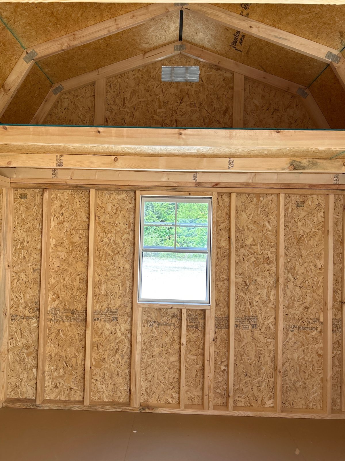 Lofted Barn - 10x12 interior